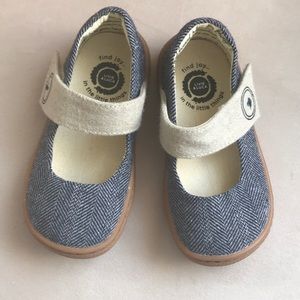 Girls shoes